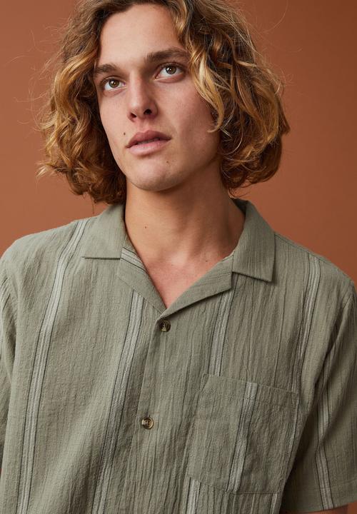 Cotton On - Riviera short sleeve shirt - olive stripe
