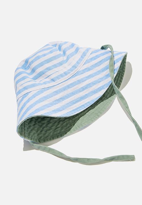 Cotton On - Reversible bucket hat - dusk blue stripe/smashed avo