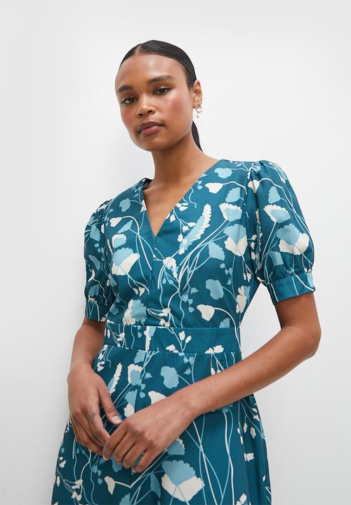 edit - Deep v-neck linen resort maxi - minimal abstract