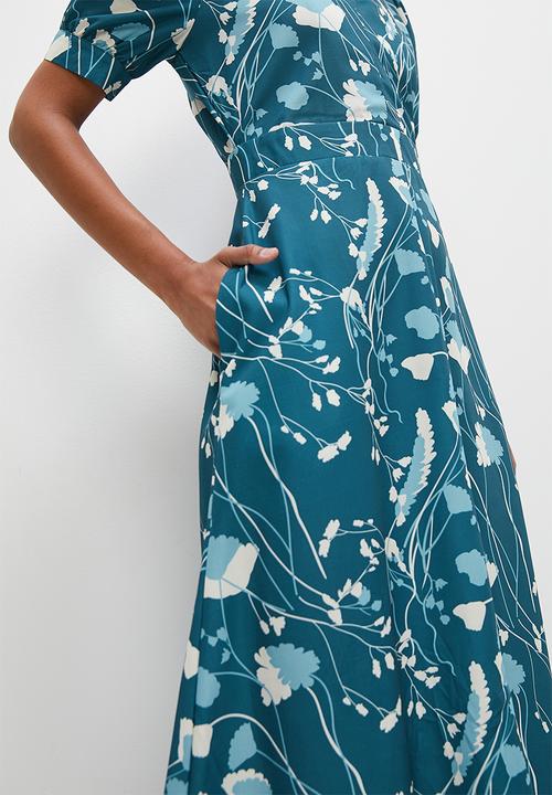 edit - Deep v-neck linen resort maxi - minimal abstract