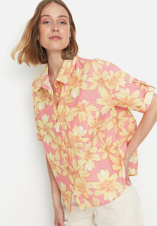 Trendyol - Tall printed short sleeve shirt - rose
