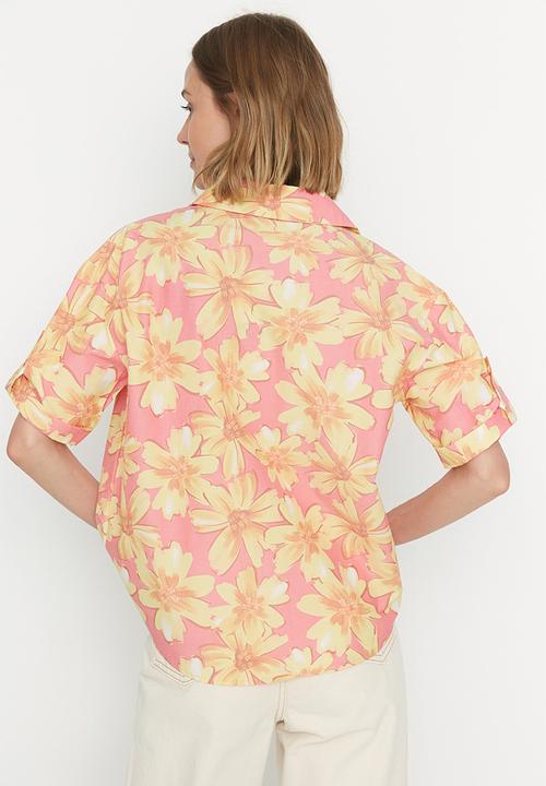 Trendyol - Tall printed short sleeve shirt - rose