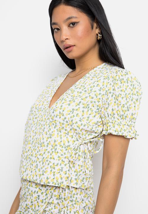 Daisy Street - Crop wrap top - white & yellow lemon print