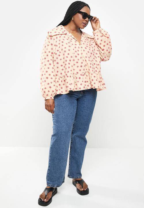 Glamorous - Plus top - stone  & red daisy