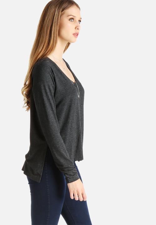 Vero Moda - Busy V-Neck Top