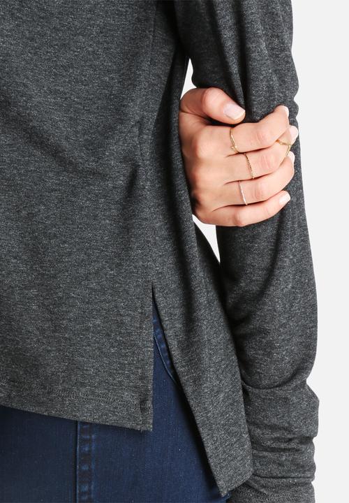 Vero Moda - Busy V-Neck Top