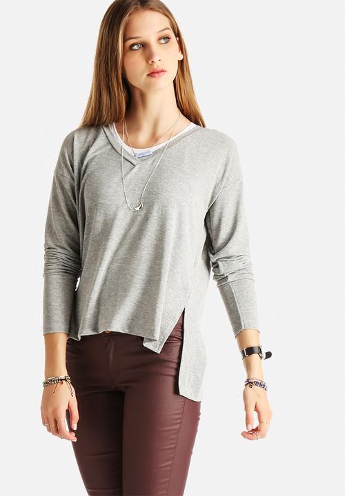 Vero Moda - Busy V-Neck Top