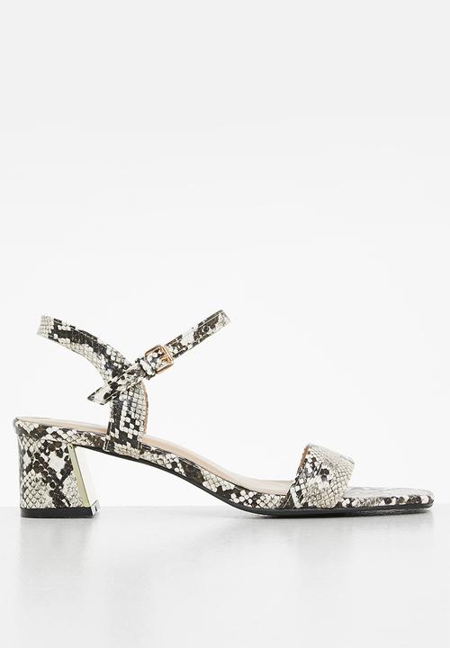 edit - Maya ankle strap block heel - black & neutral