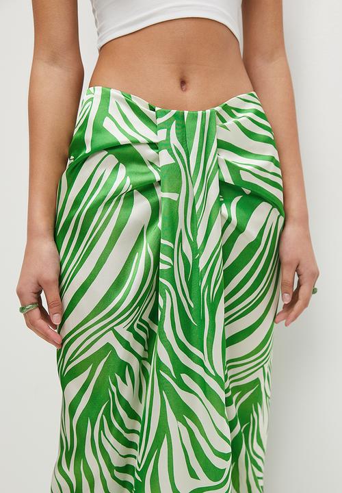 VELVET - Printed satin wrap over skirt - animal mono green
