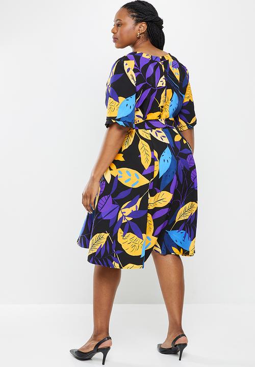 AMANDA LAIRD CHERRY - Plus gardens dress - black, yellow & royal floral