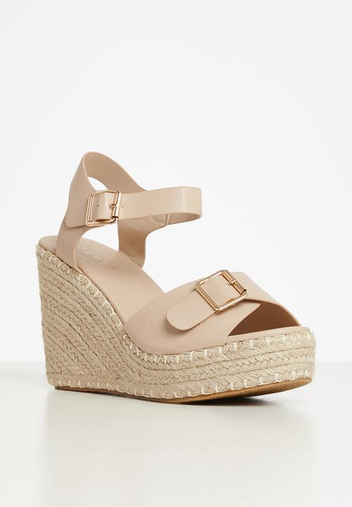 edit - Buckle closure strap wedge - beige