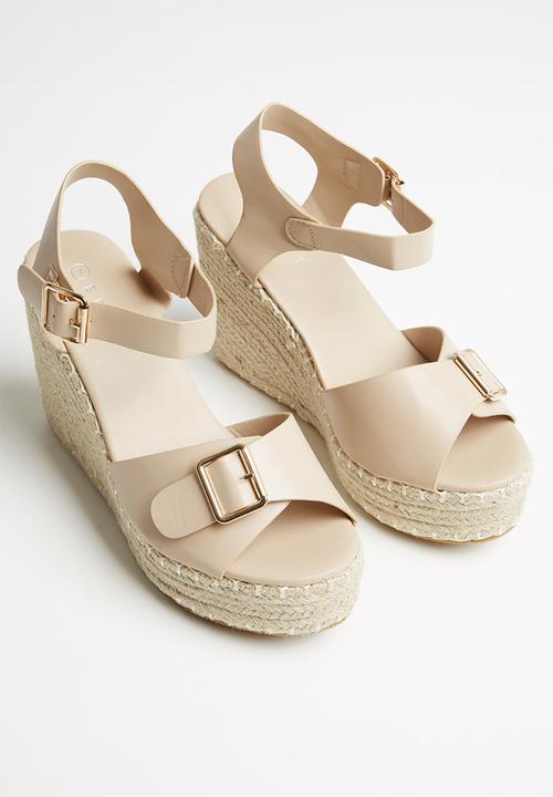 edit - Buckle closure strap wedge - beige