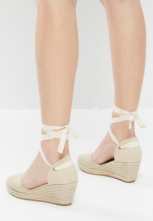 edit - Rose ankle tie wedge - beige