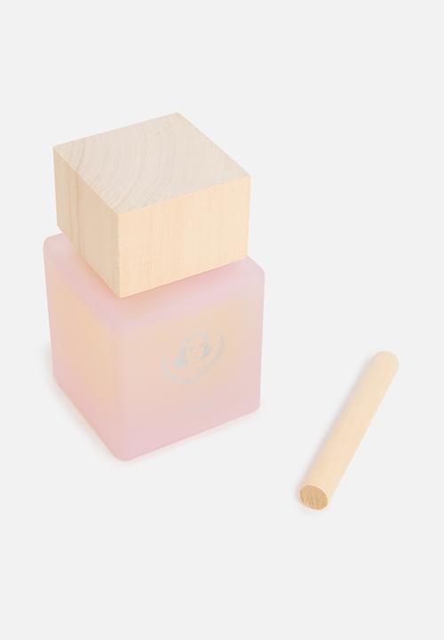 Anke Products - Pink champagne diffuser & candle gift set
