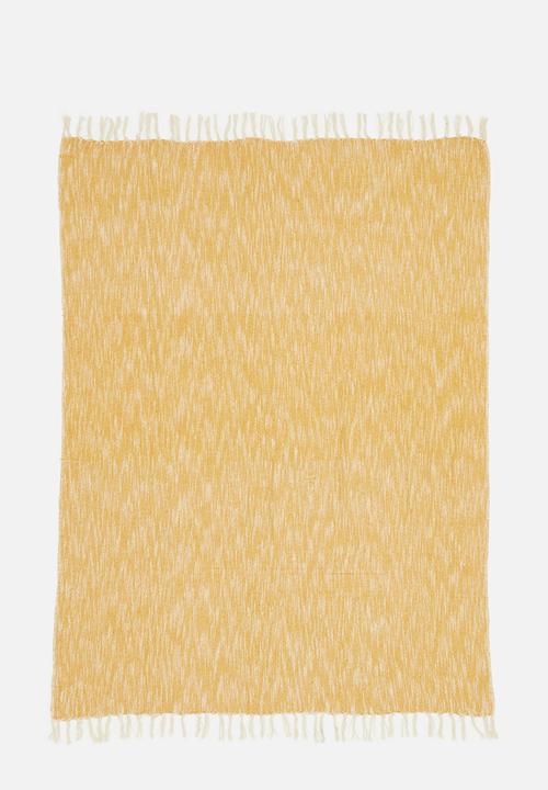 H&S - Coilow throw - yellow