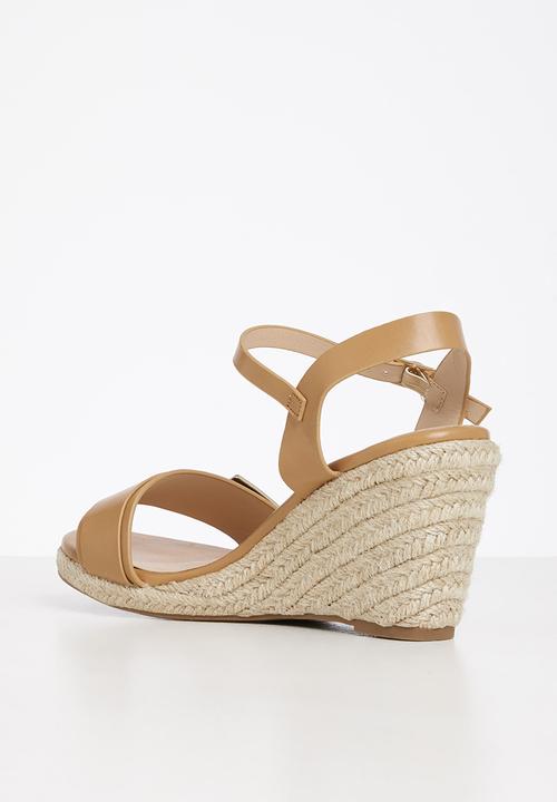 Butterfly Feet - Drayco 8 espadrille wedge heel - camel