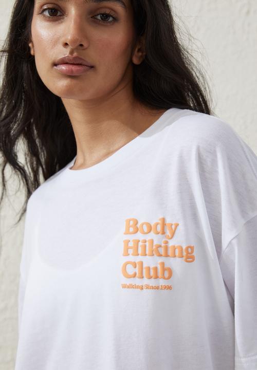Cotton On - Relaxed active recycled graphic t-shirt - white/body hiking club