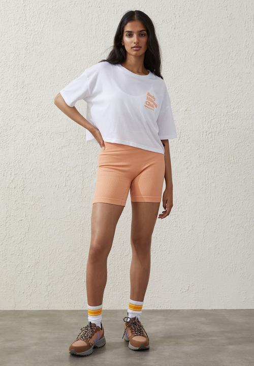 Cotton On - Relaxed active recycled graphic t-shirt - white/body hiking club