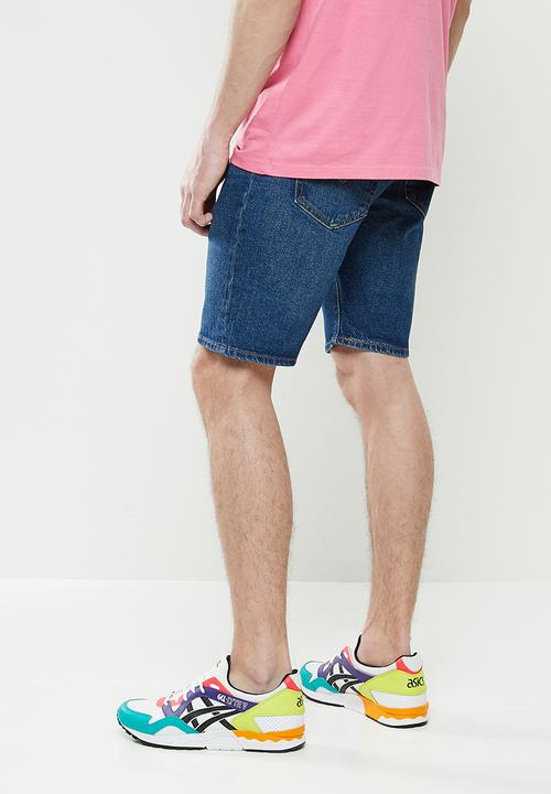 Levi’s® - 501® hemmed short - mid-blue
