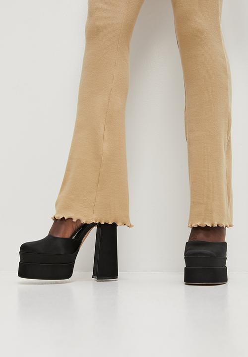 Blake - Flared leg - neutral 