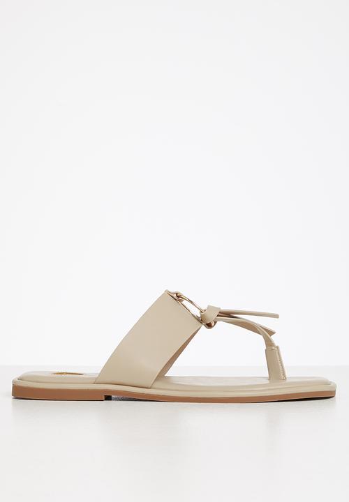 Footwork - Kinn t-bar sandal - beige