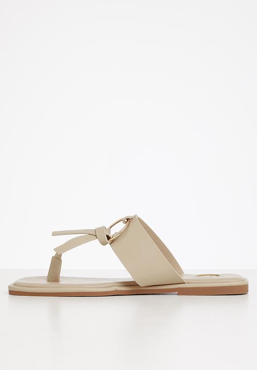 Footwork - Kinn t-bar sandal - beige
