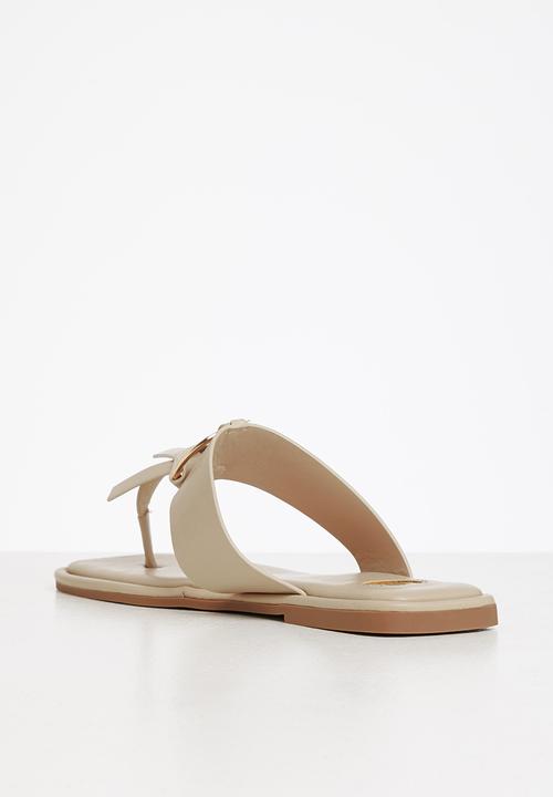 Footwork - Kinn t-bar sandal - beige