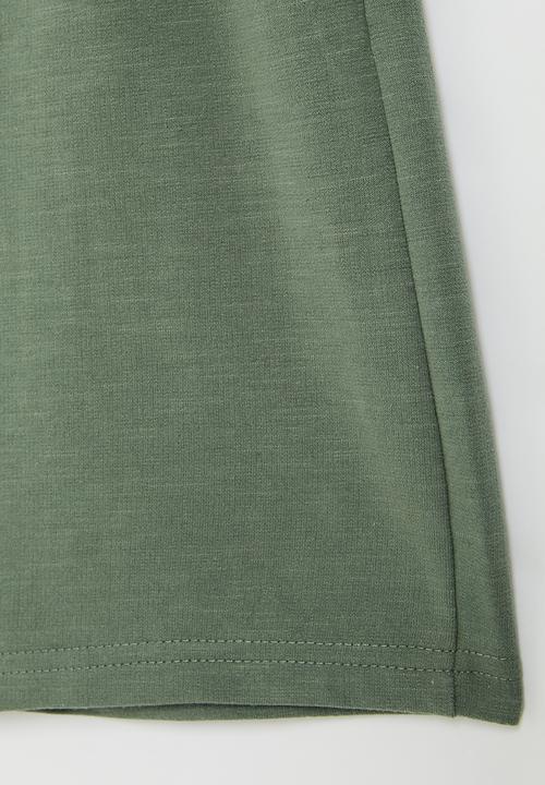 Cotton On - Hudson slouch short - swag green