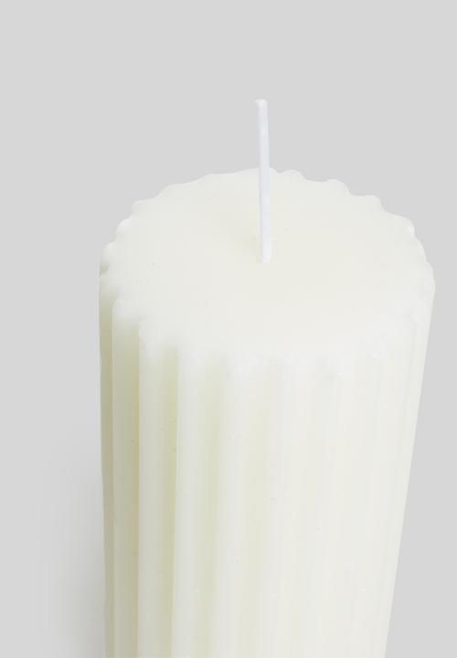 H&S - Ribbed pillar candle - white