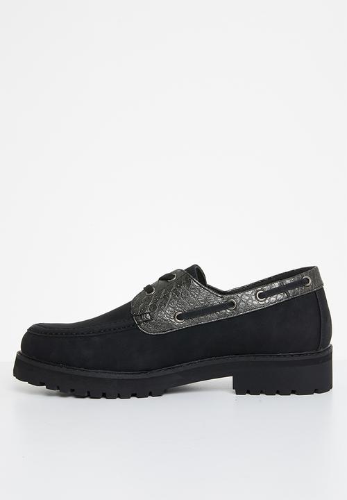 Jonathan D - J boat - black snake