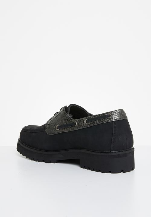 Jonathan D - J boat - black snake