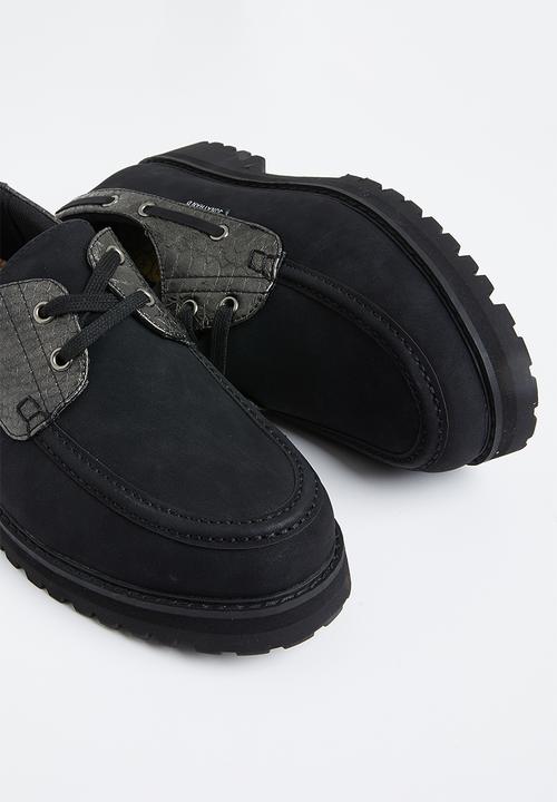 Jonathan D - J boat - black snake
