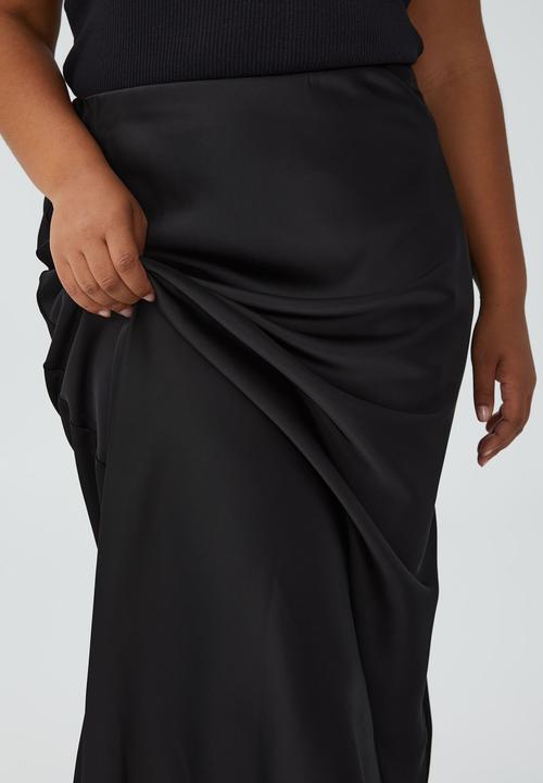 Cotton On - Curve amalfi satin maxi skirt - black