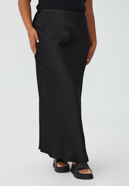 Cotton On - Curve amalfi satin maxi skirt - black