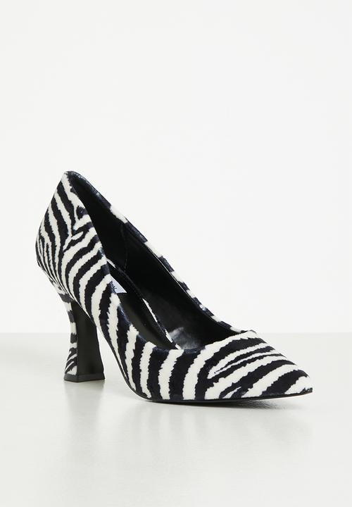 Steve Madden - Notary court heel - zebra velvet