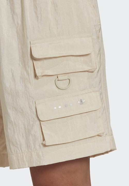 adidas Originals - Reveal material mix short - wonder white