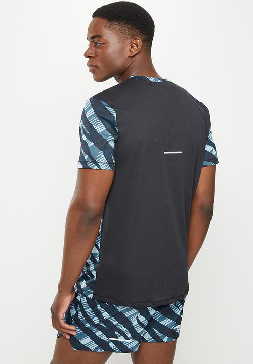 ASICS - Wild camo short sleeve top - azure & performance black