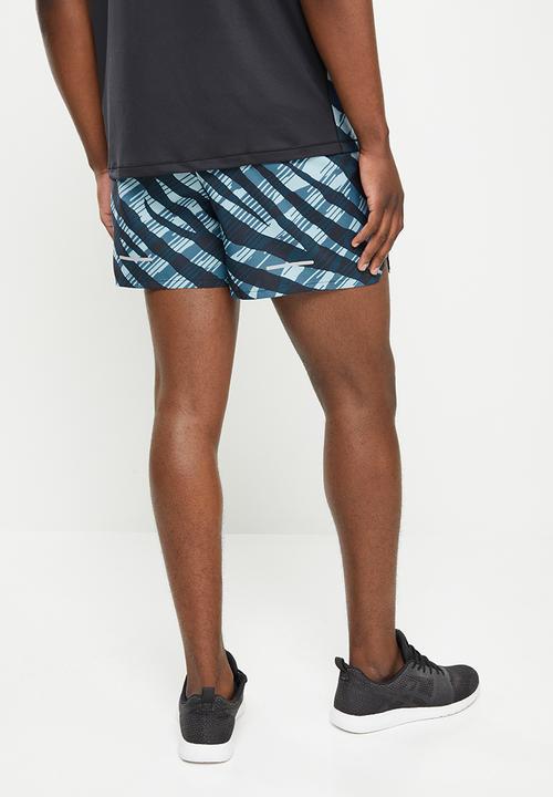 ASICS - Wild camo 5in short - azure & performance black
