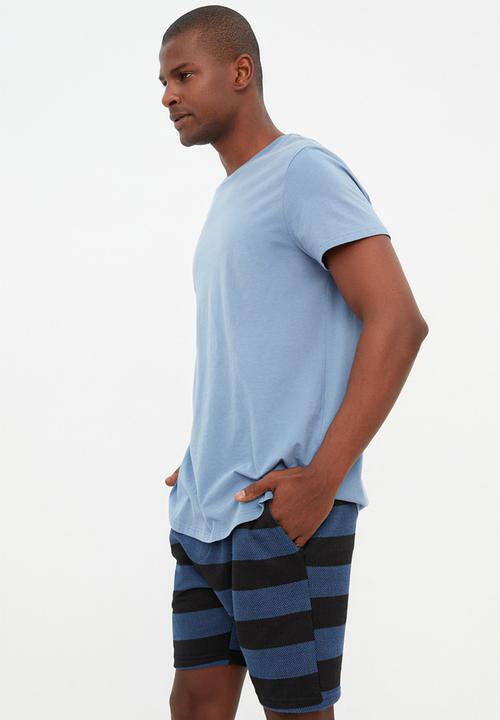 Trendyol - Stripe regular fit shorts - blue