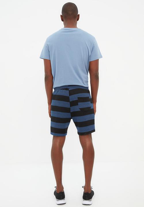 Trendyol - Stripe regular fit shorts - blue