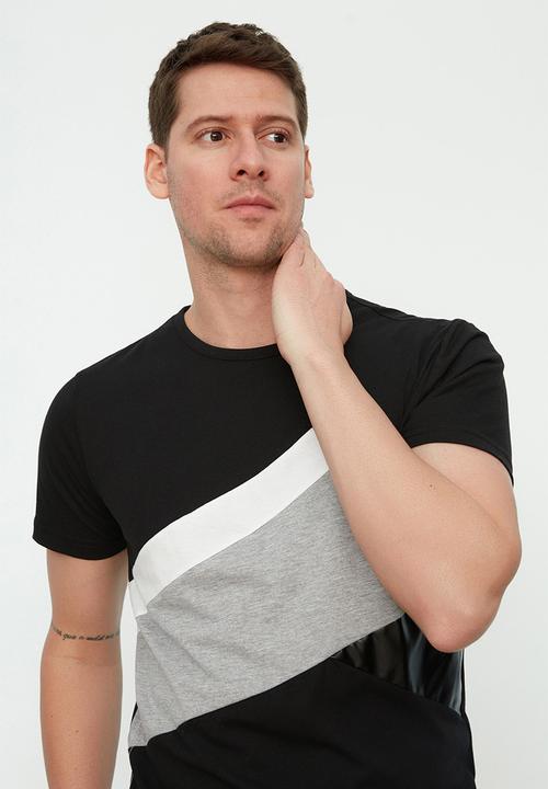 Trendyol - Slim fit crew neck printed tee - black