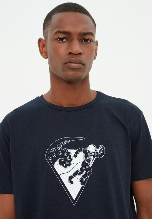 Trendyol - Space octopus printed regular fit tee - navy