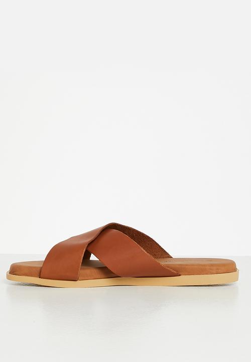edit - Lila slide - tan