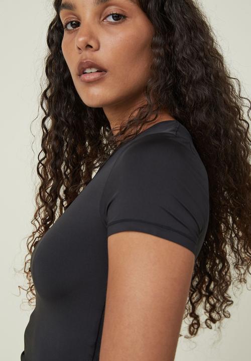 Cotton On - Sculpted crew neck tee - black