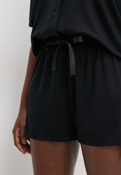 Superbalist - Sleep shirt & shorts set - black 