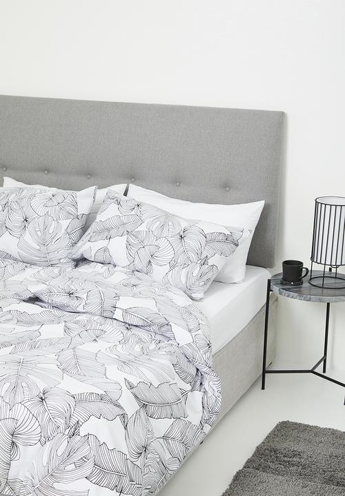 Sixth Floor - Linear tropical printed poly cotton duvet set - black & white