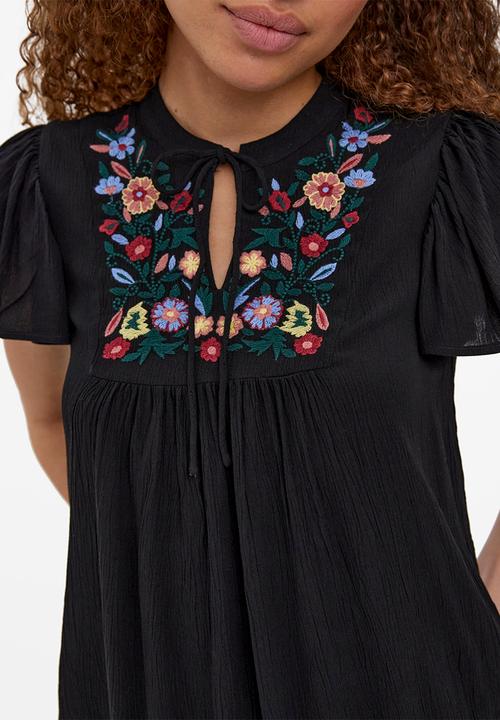 Vero Moda - Gina boho embroidered short sleeve top - black