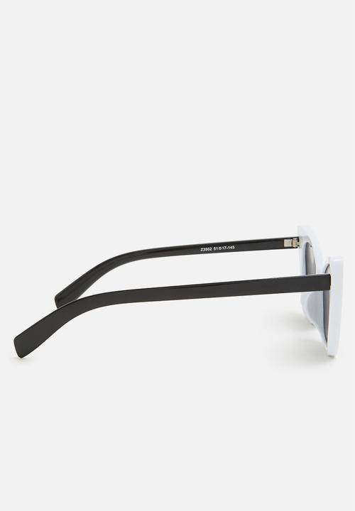 Superbalist - Nicky cateye sunglasses - white