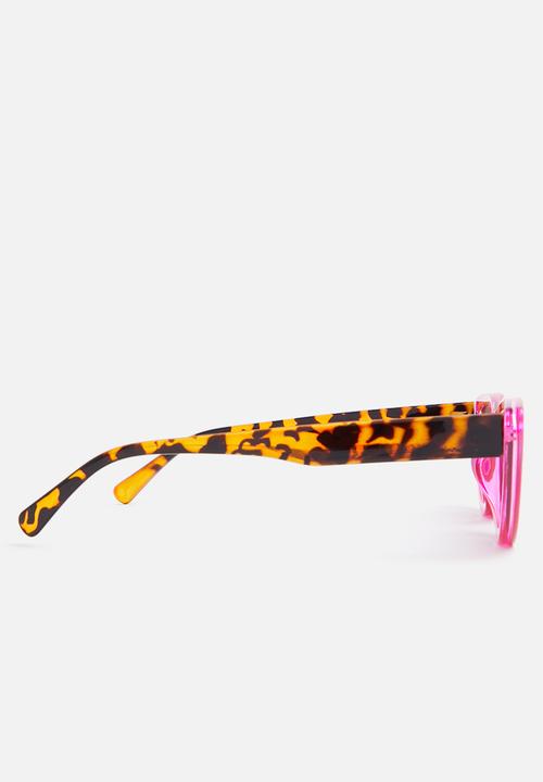 Superbalist - Simone cateye sunglasses - pink