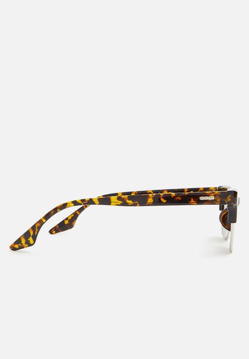 Superbalist - Larna cateye sunglasses - brown